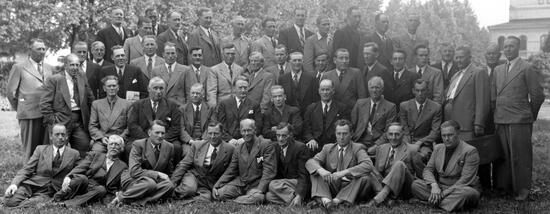 Gruppbild från byggnadsarbetarkonferens i Gävle 1944.