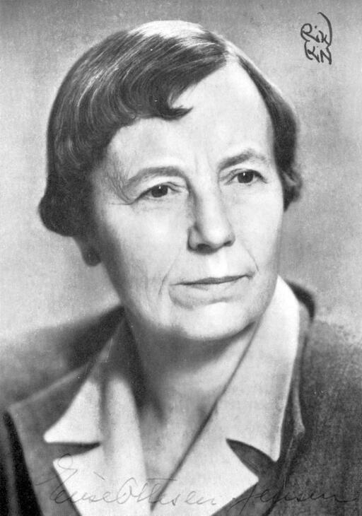 Elise Ottesen-Jensen (foto Anna Riwkin, tackkort utsänt efter 60-årsdagen 1946).